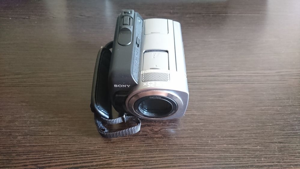 Продам видеокамеру sony DCR-SR85