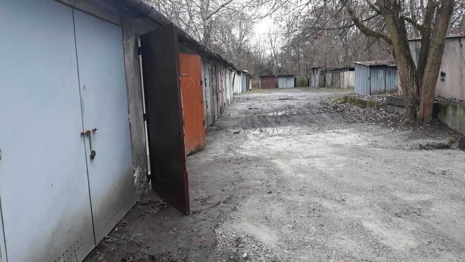 Garaż murowany, magazyn Spadochroniarzy, Ugorek