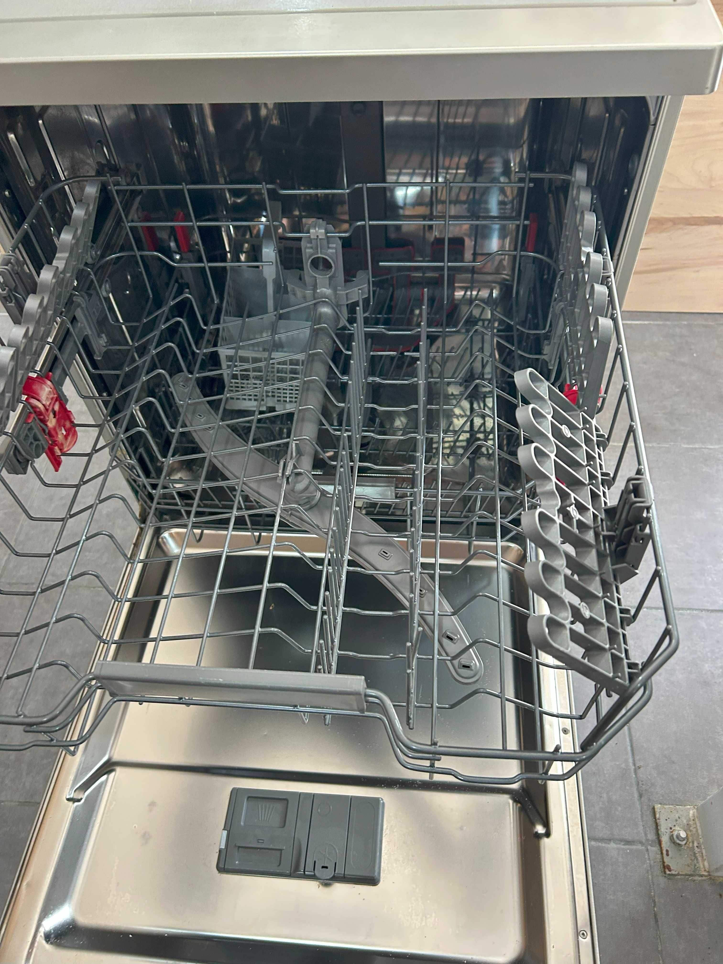 Máquina de Lavar Loiça Whirlpool 6th Sense