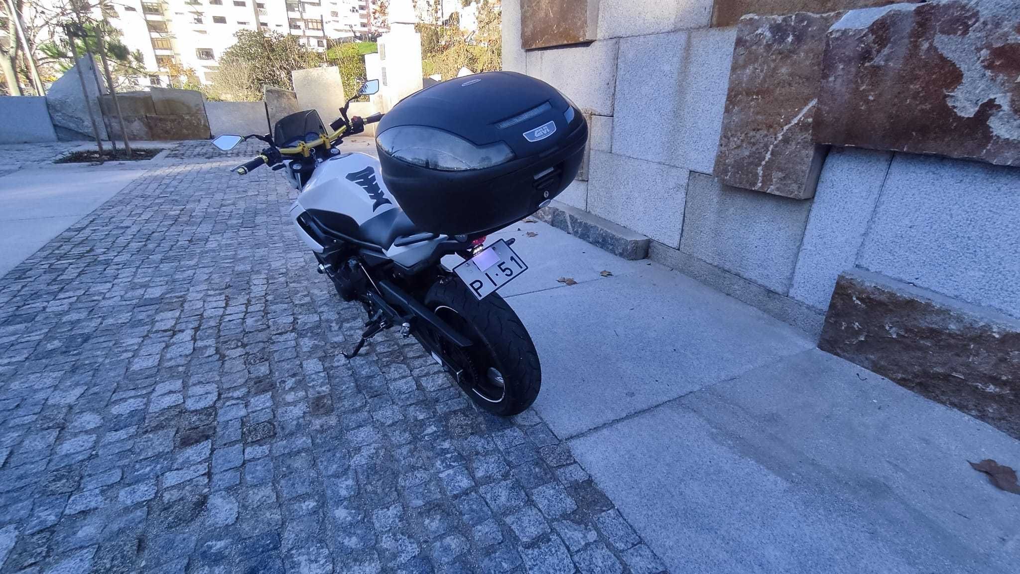 Moto Yamaha XJ6 *2014