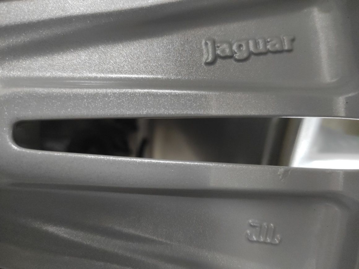 325 Felgi aluminiowe ORYGINAŁ JAGUAR R 18 5x108 otwór 63,3 czujniki