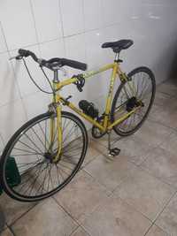 Bicicleta antiga remodelada