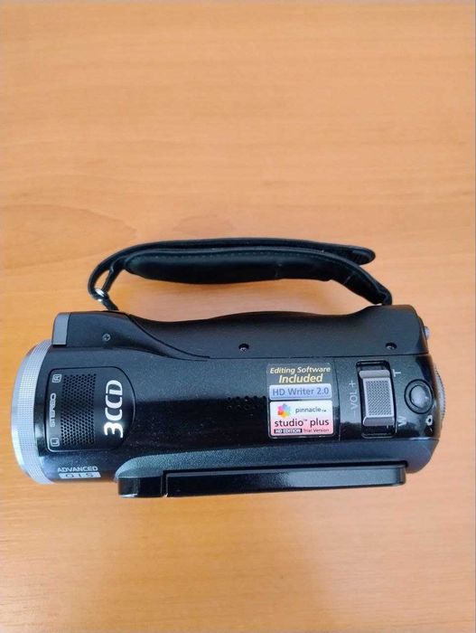Продам видеокамеру Panasonic HDC-SD5 в идеальном рабочем состоянии.
