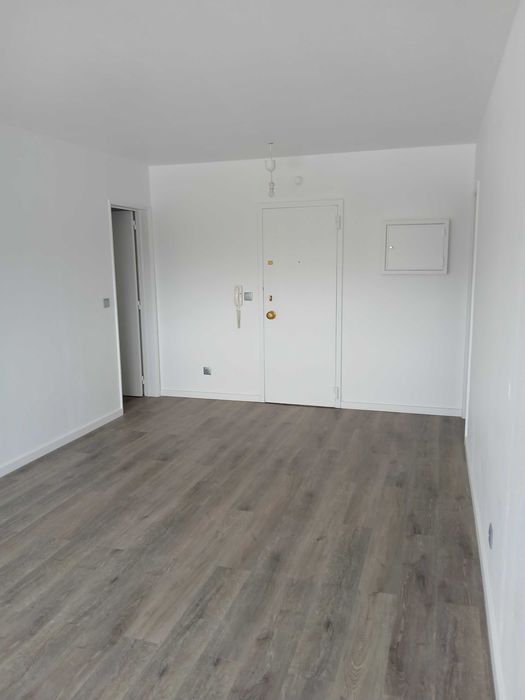 Apartamento totalmente remodelado - ARRENDA -SE