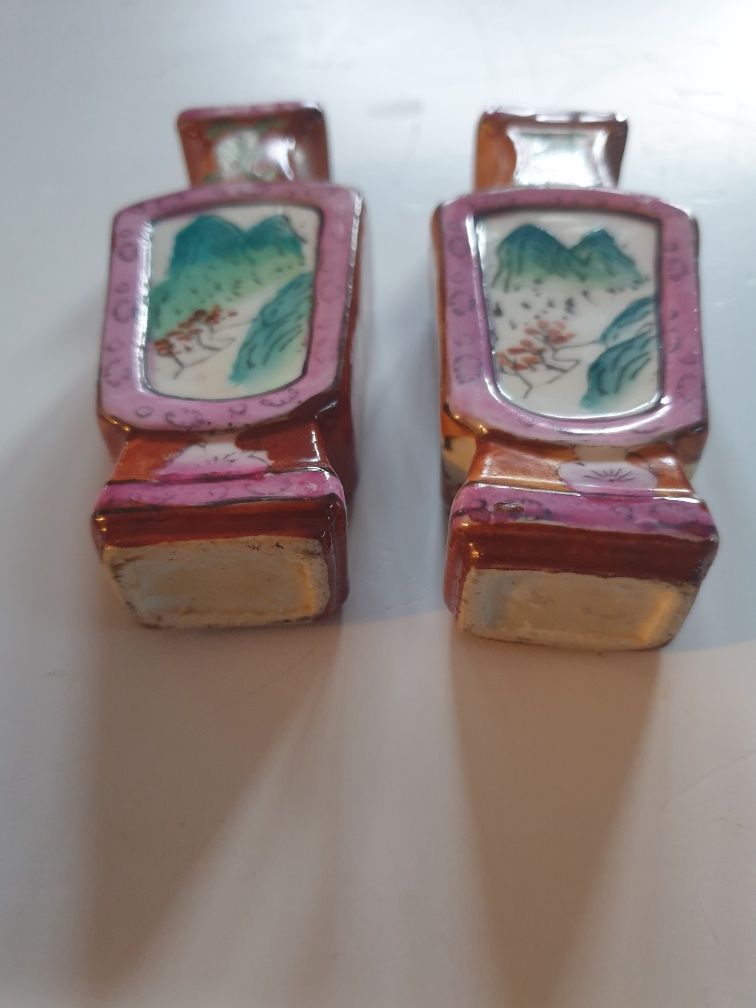 2 pequenas jarrinhas asiáticas pintadas à mão