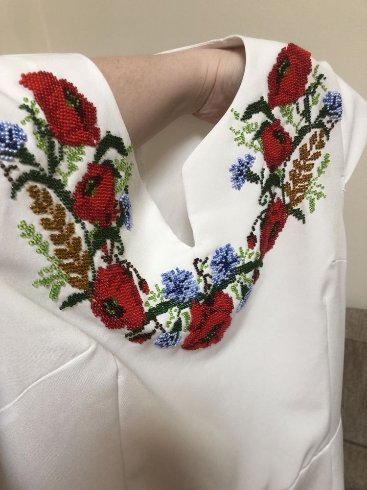 Сукня вишита бісером