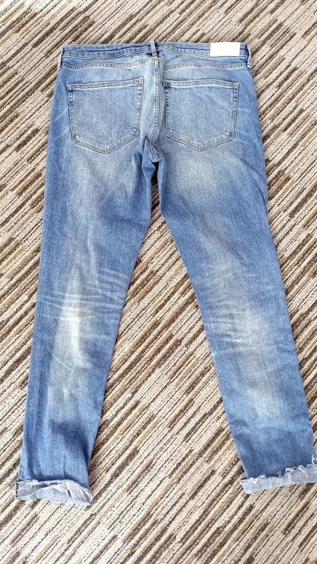 Spodnie jeansowe regular waist denim postrzępione nogawki przecierane