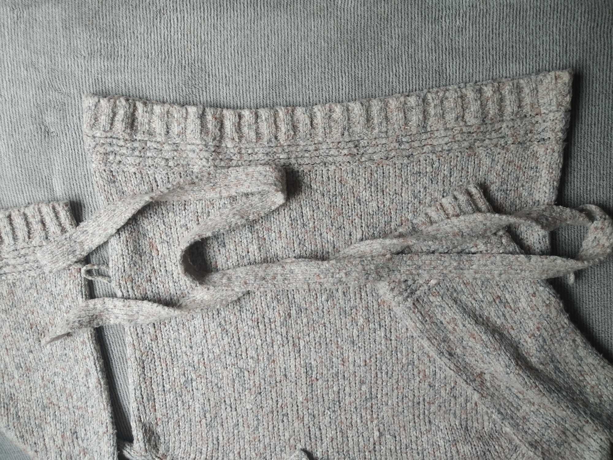Sweter beżowy zimowy