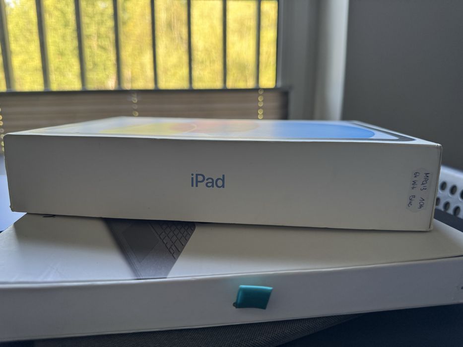 Apple iPad 10,9" 10gen 64GB Wi-Fi Niebieski dodatkowo z etui z klawia