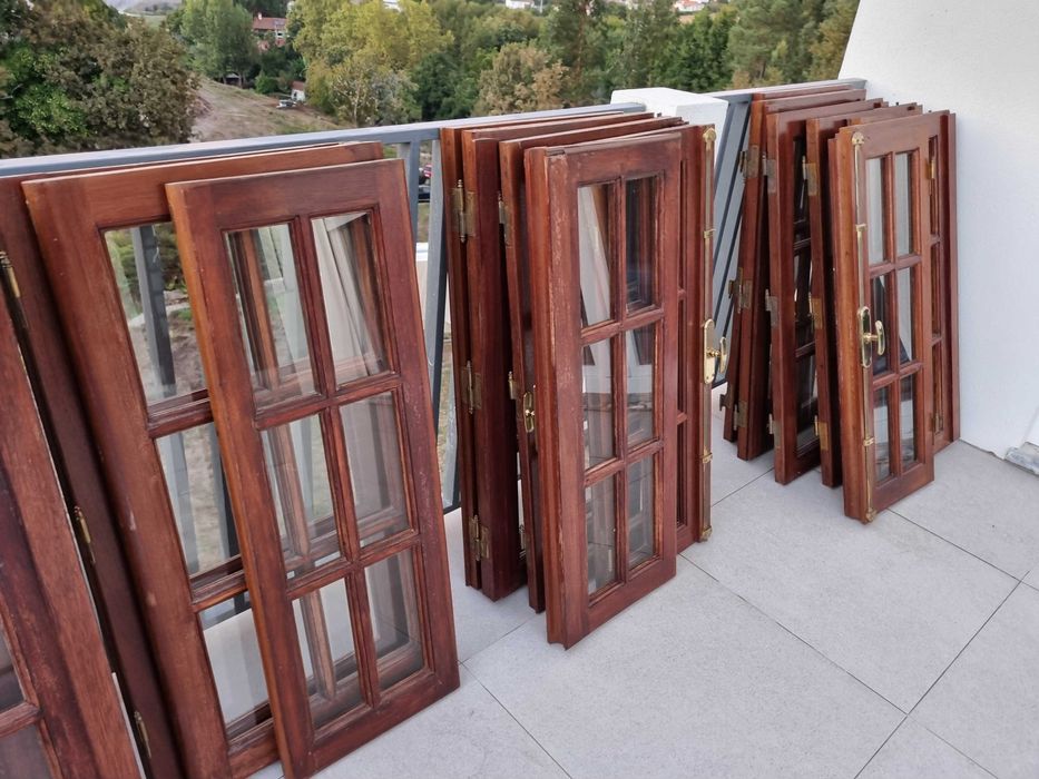 portas e janelas em madeira exótica