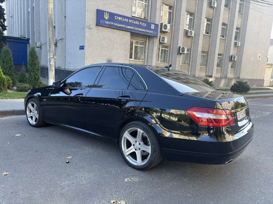 Продам мерседес 212 в идеалном состояние