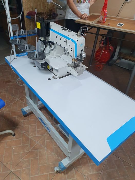 Máquina costura  recobrimento