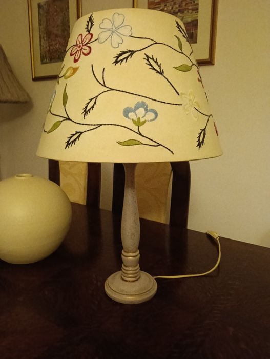 Candeeiro de mesa 58cm altura e 38cm diâmetro