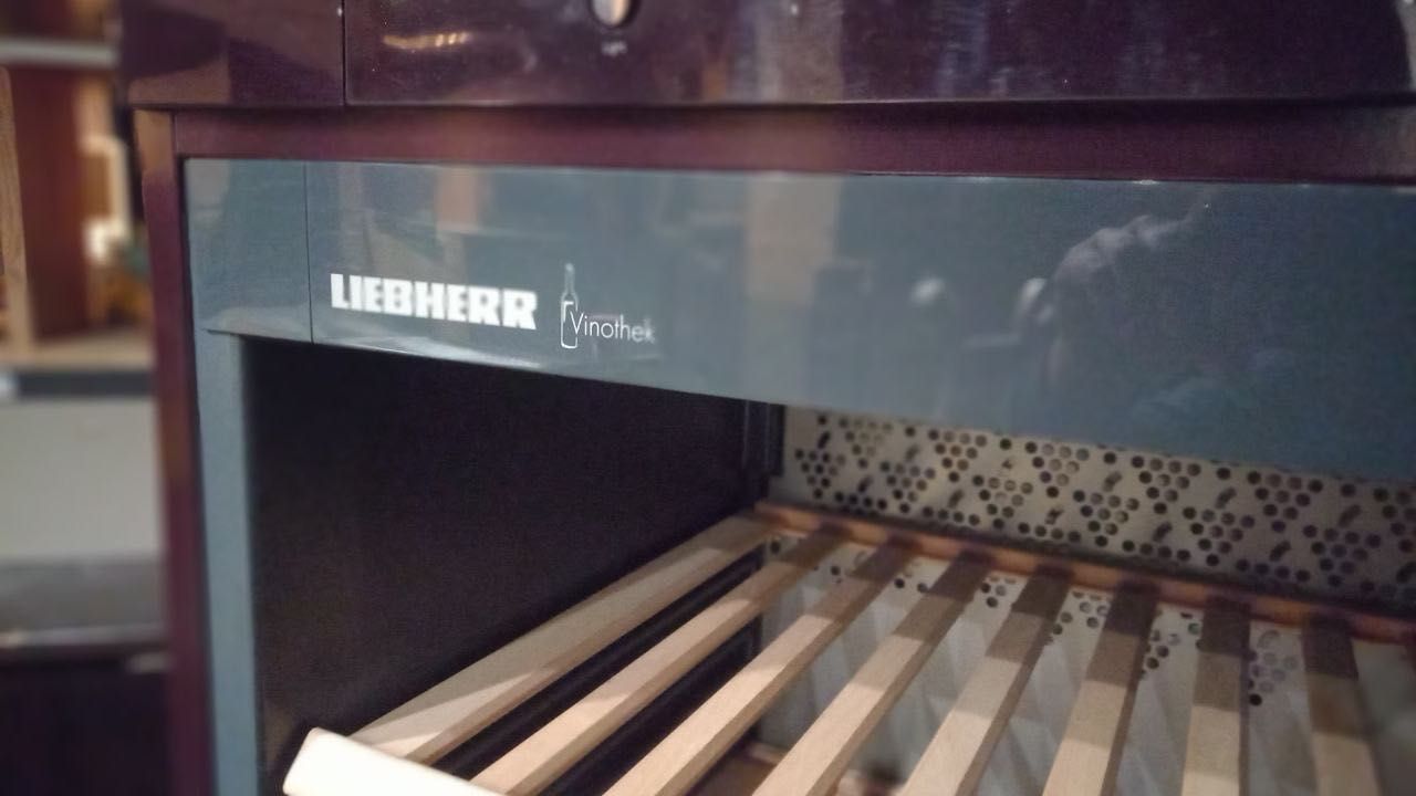 Винный шкаф Liebherr