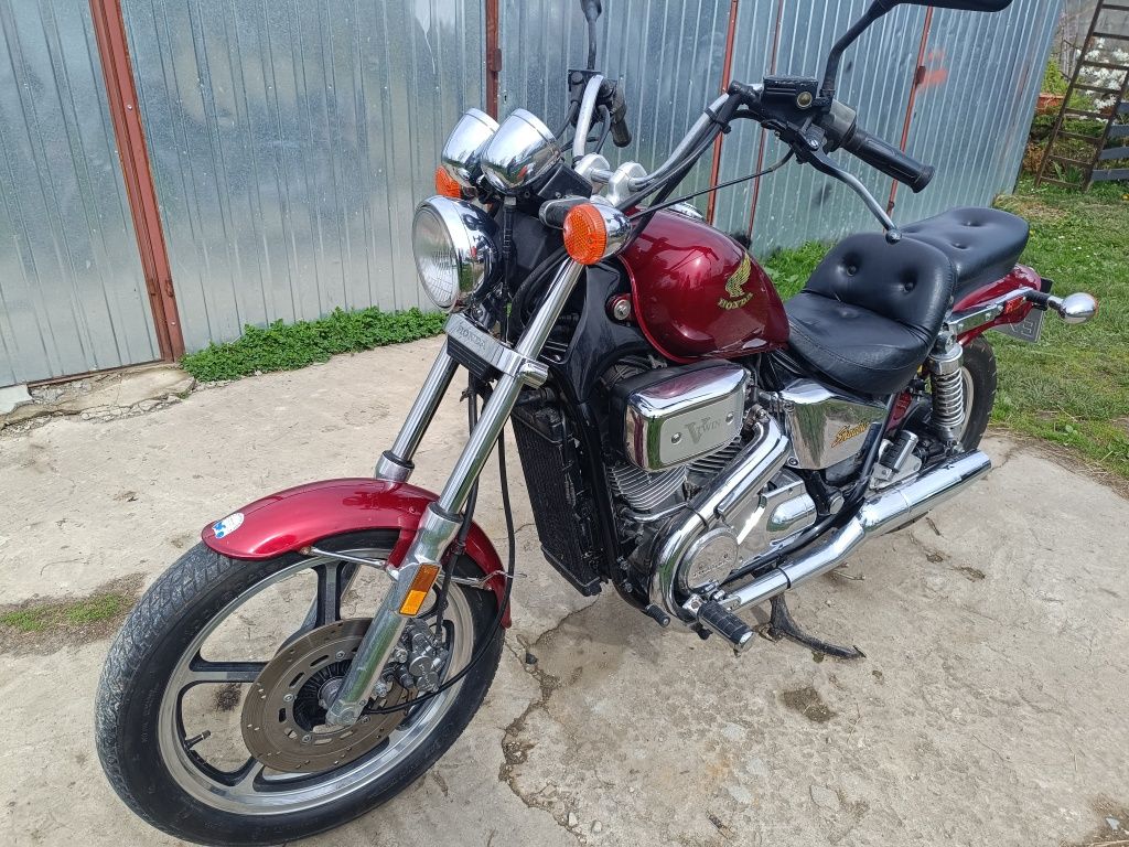 Piękna Honda Shadow VT700