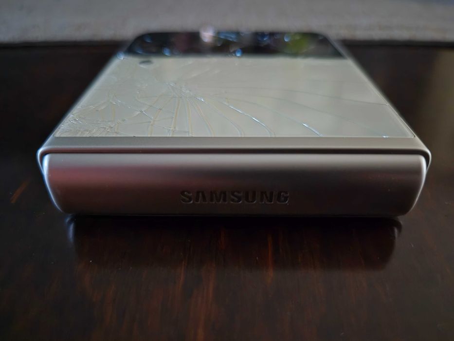Samsung Galaxy Z Flip3 5G uszkodzony działający