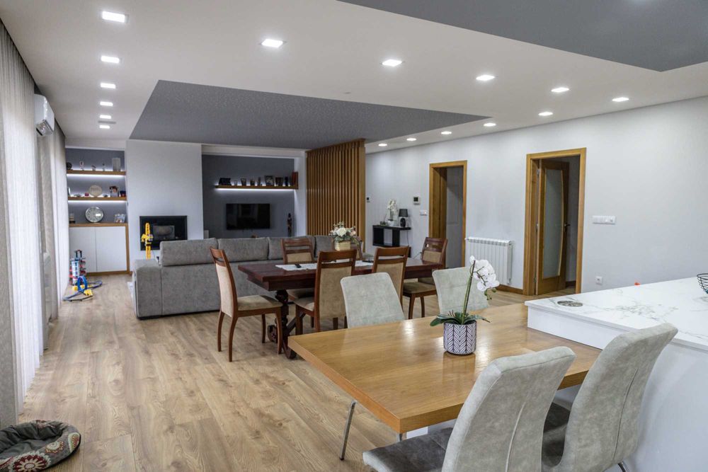 Moradia T4 com Arquitetura de Sonho e Luminusidade Ímpar