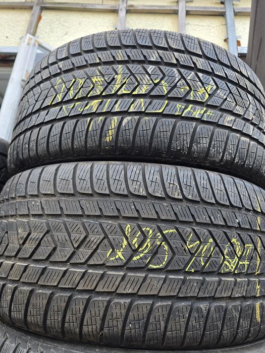 295/40R21 Pirelli Scorpion Winter