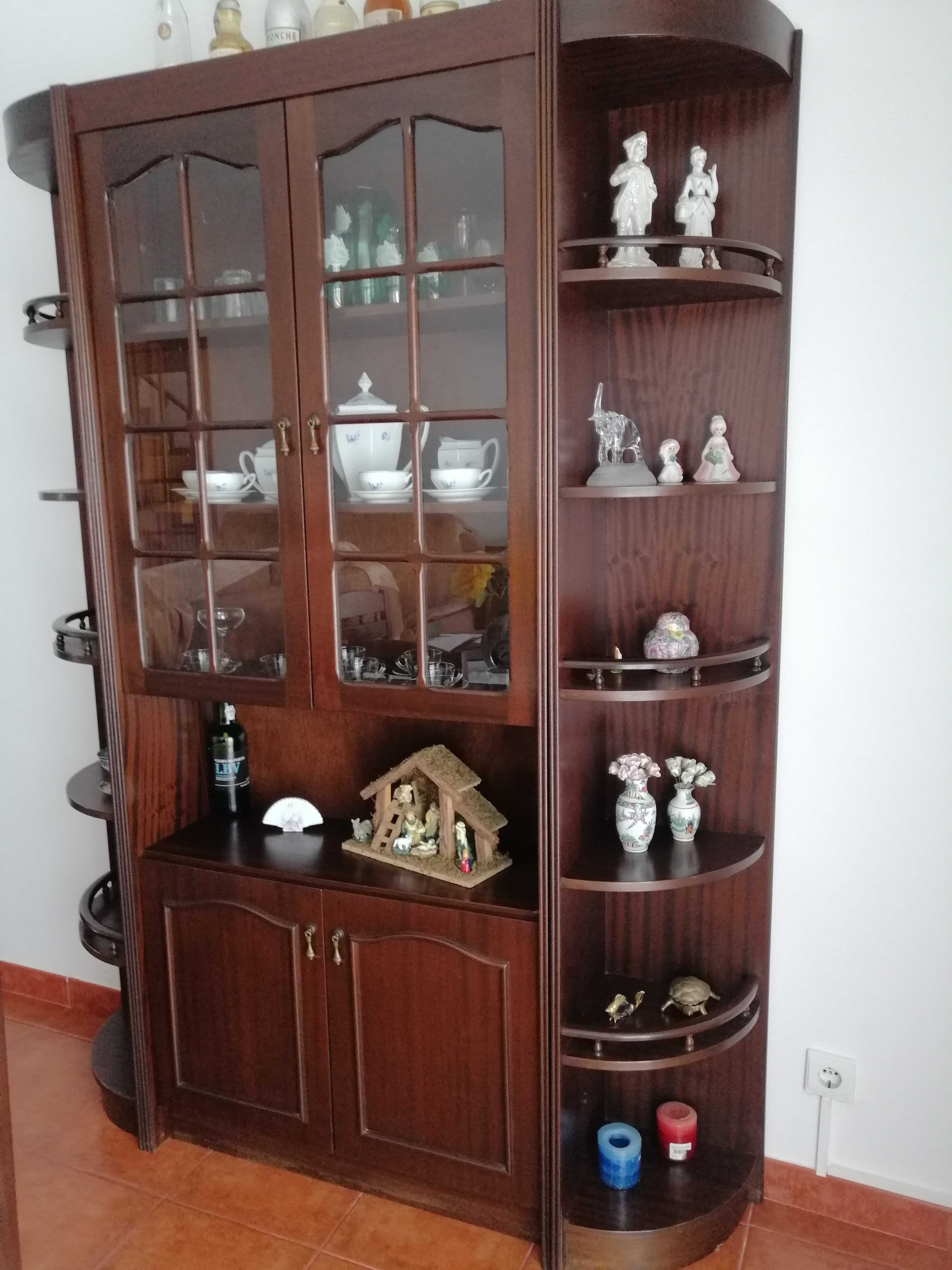 Móvel de sala com vitrine - EM BOM ESTADO