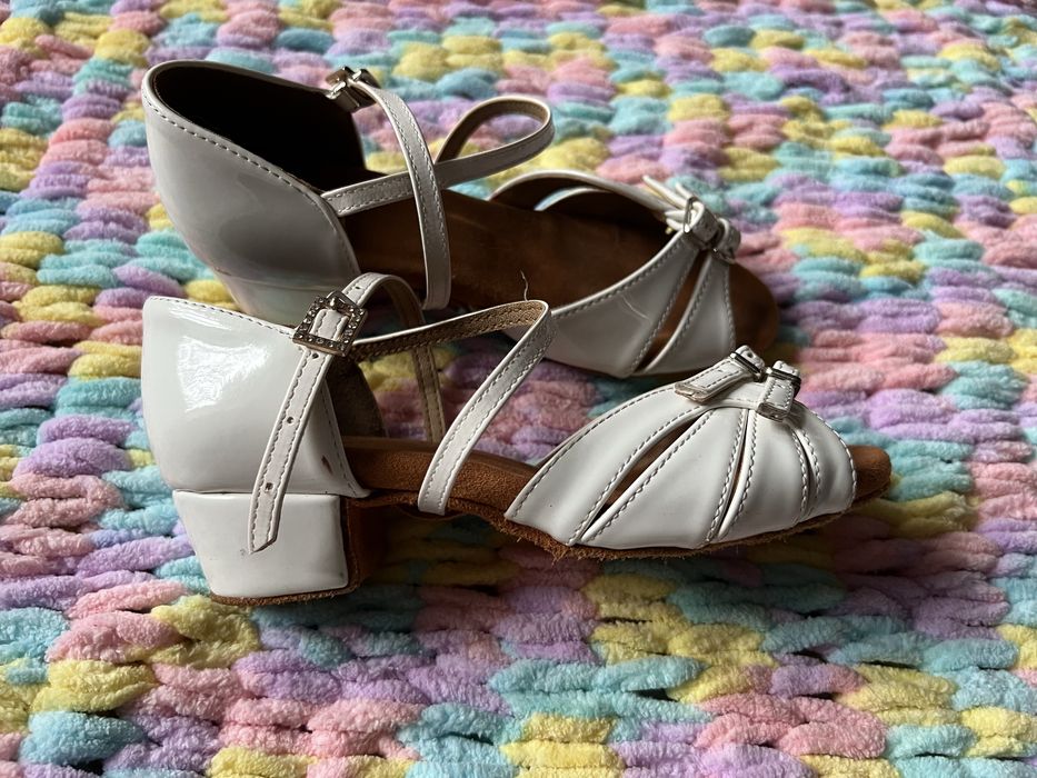 Туфлі для бальних танців