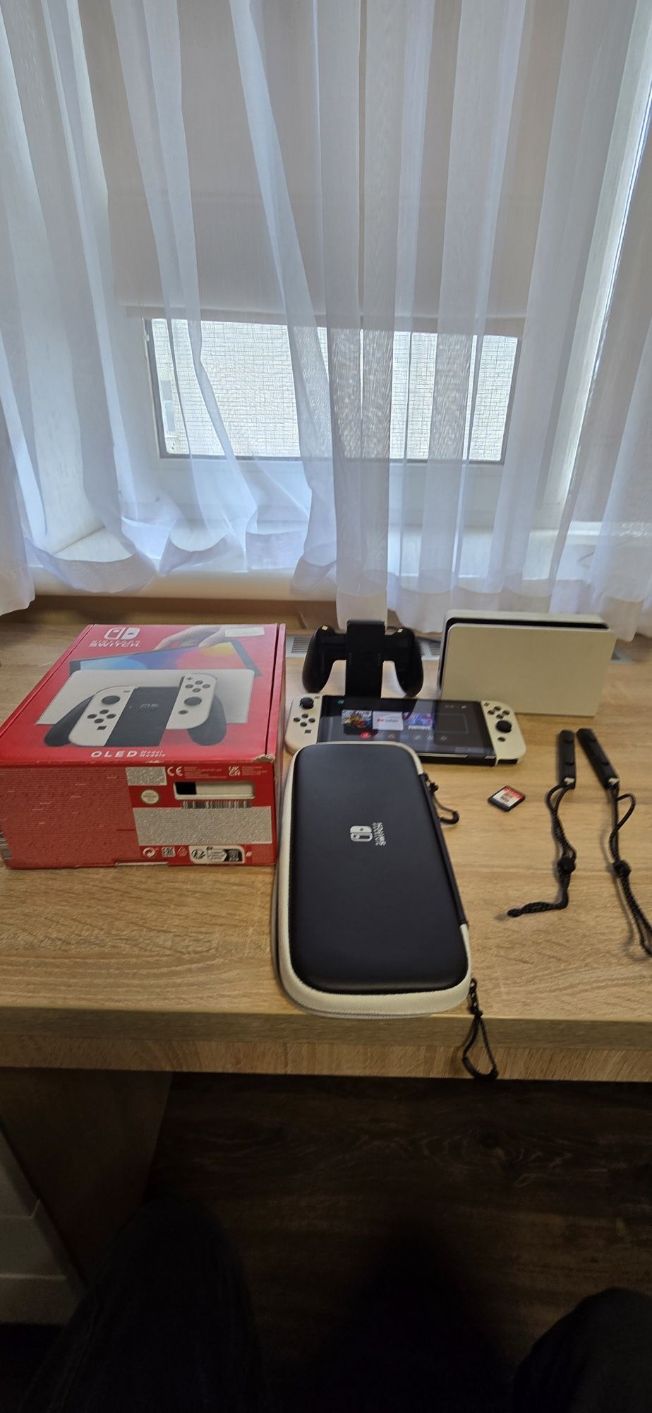Nintendo Switch OLED полный комплект + сумка + игра