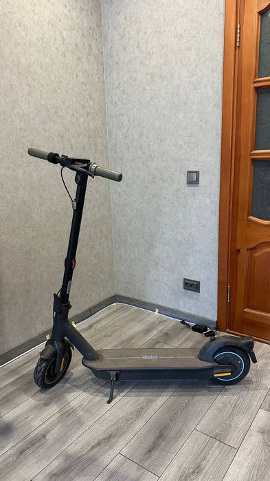 Продам електро самокат ninebot kickscooter max g30
