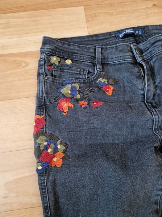 Spodnie Zara z motywem kwiatów rozmiar 38