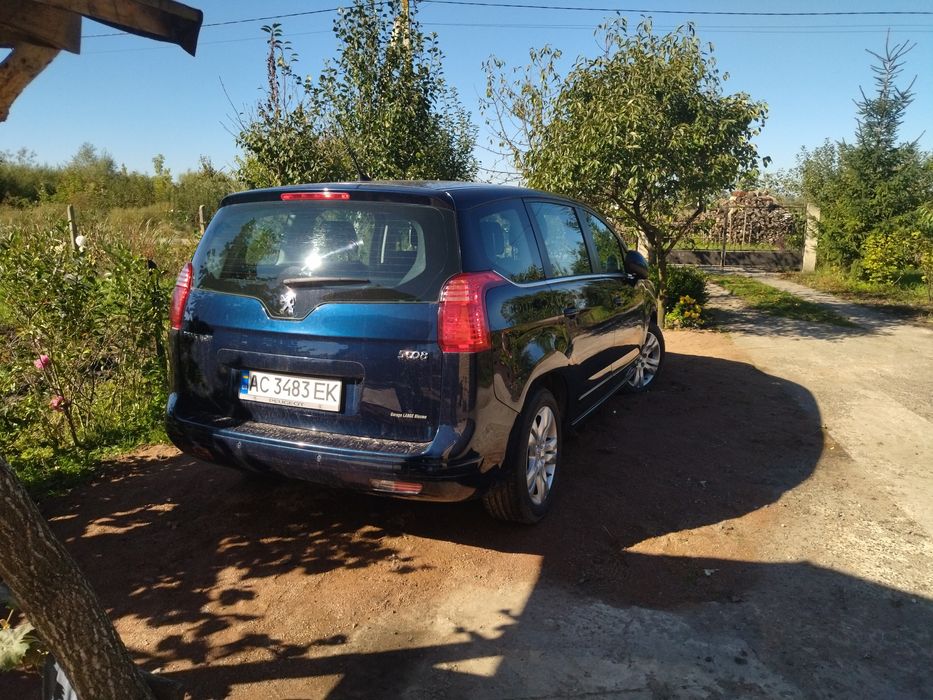 Пежо 5008 в дуже гарному стані