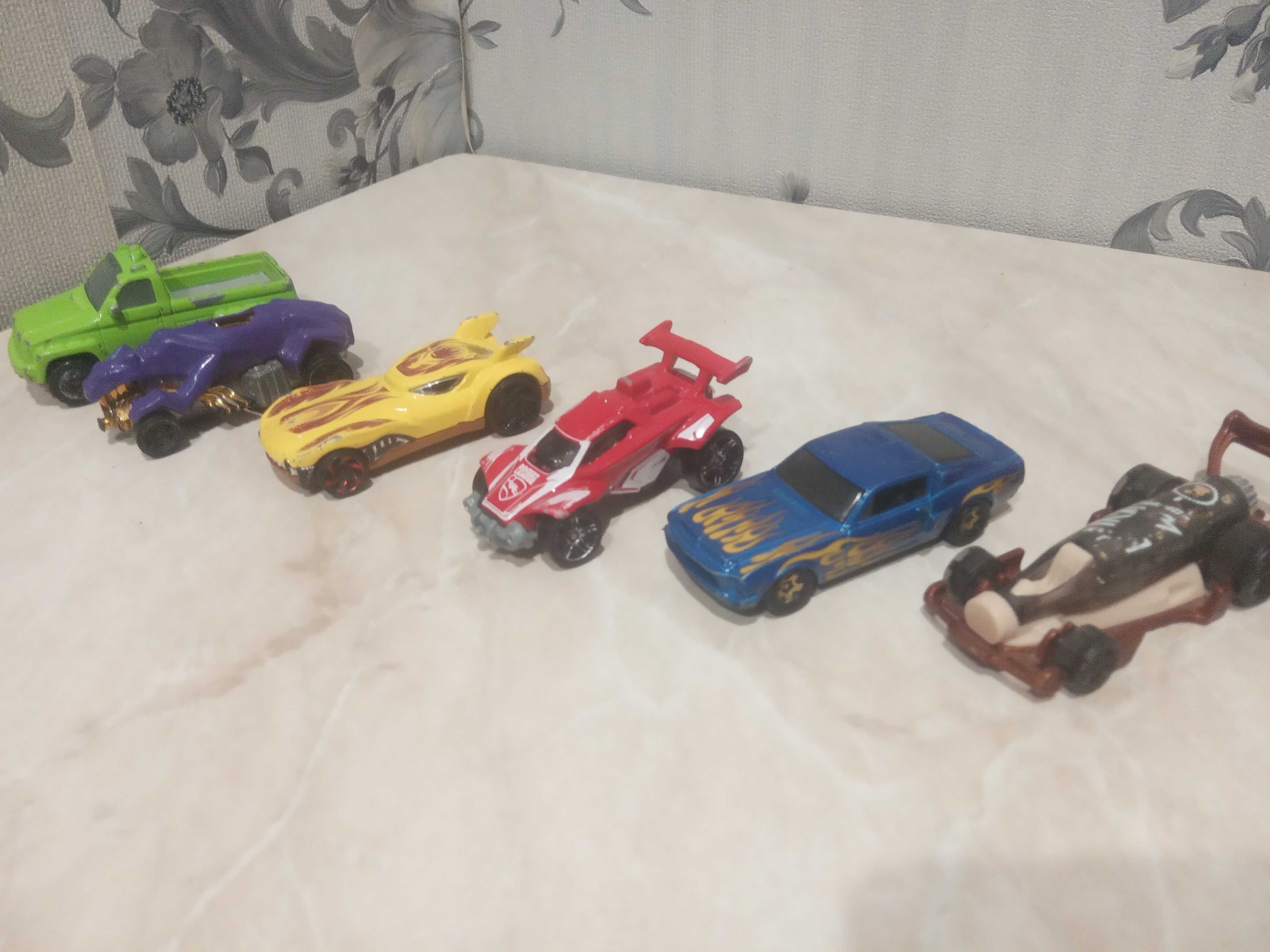 Модельки Hot Wheels