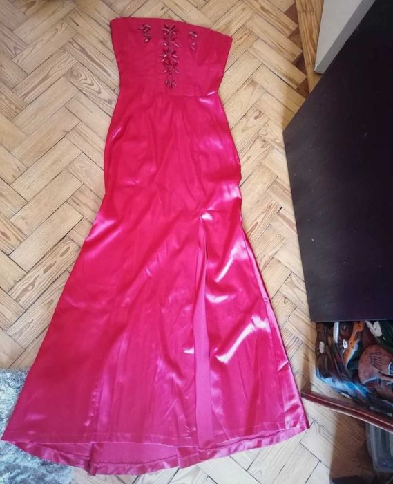 Vestido vermelho cetim Américo Tavar