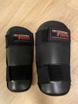 Nagolenniki do sztuk walki Professional Fighter