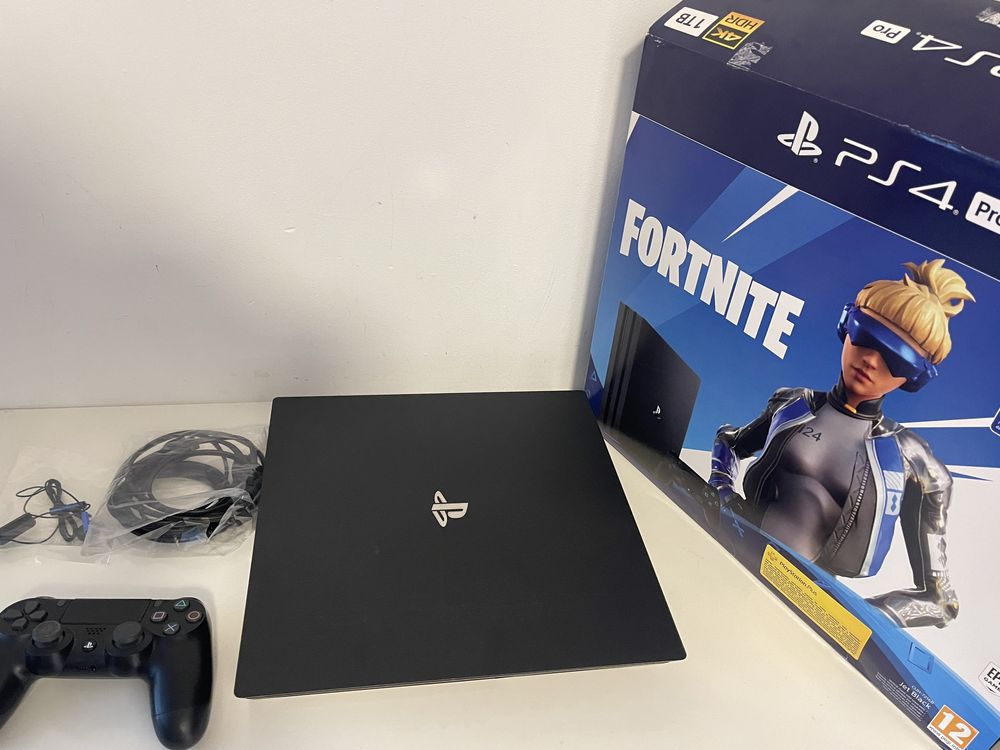 Vendo playstation 4 pro 1TB