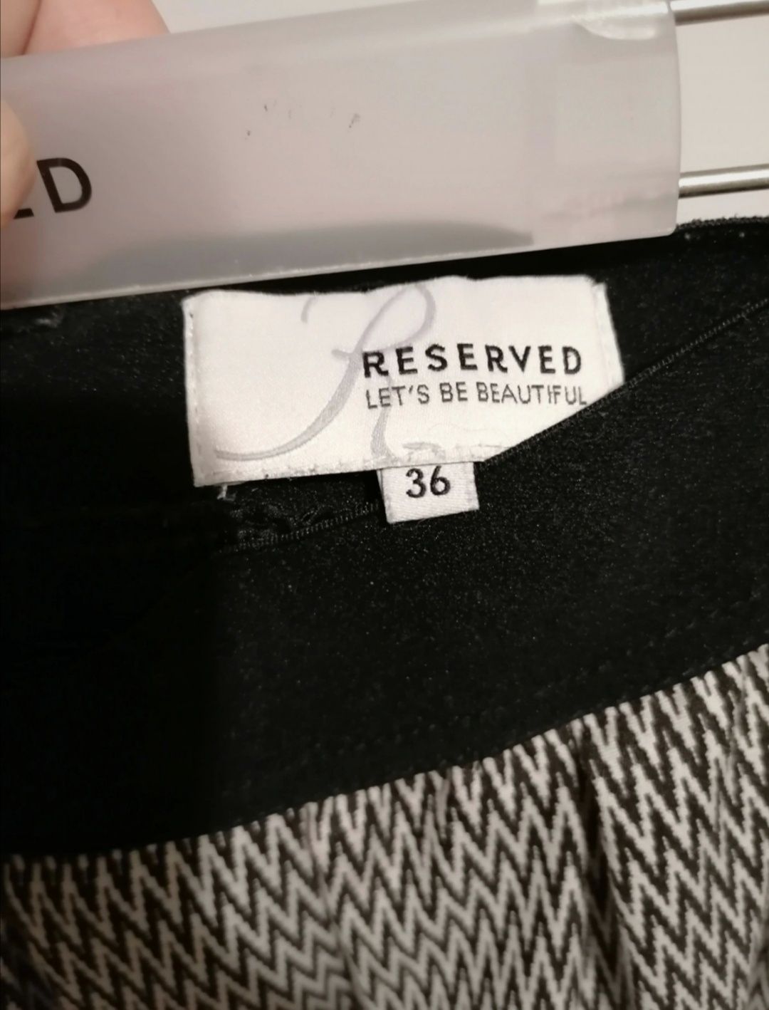 Spódnica na gumce z kieszeniami Reserved r.36