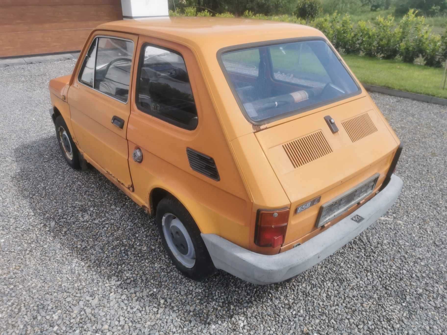 Fiat 126p *Zarejestrowany*Na kapliczce*