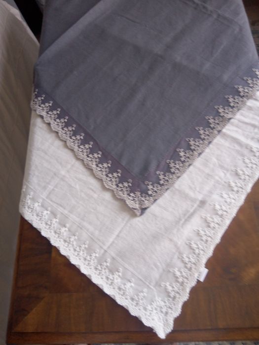 Obrusy biały lub grafitowy