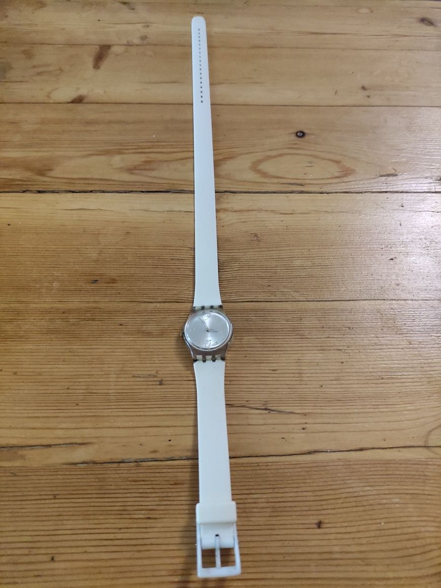 Женские часы Swatch с двойным браслетом