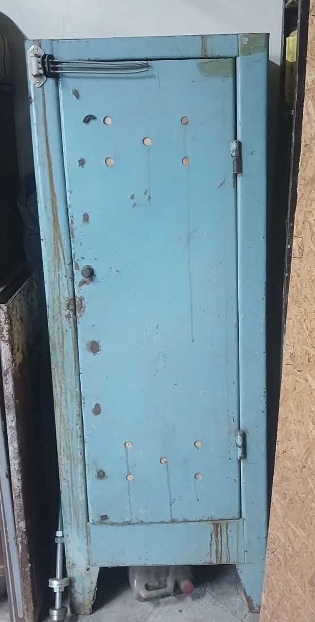 Продам шкаф металлический