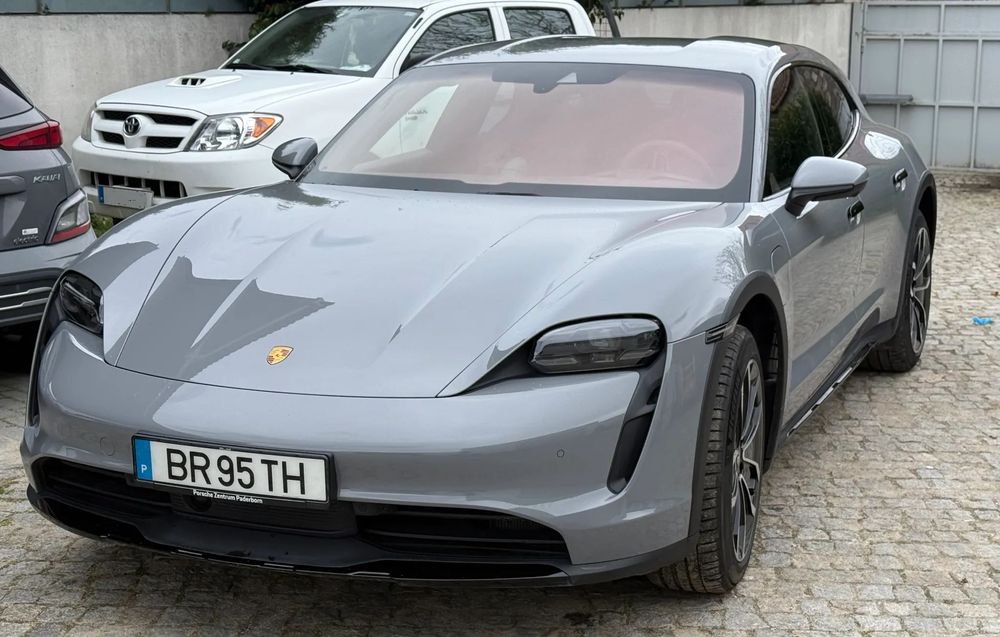 Porsche Taycan Cross Turismo 4S