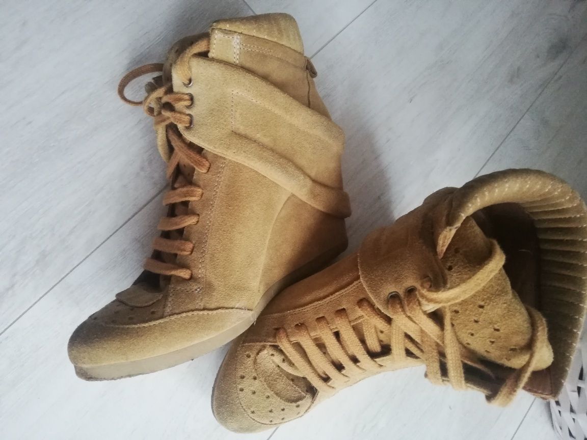 Buty zamszowe Botki camel ZARA koturn na koturnie must have 38 beżowe