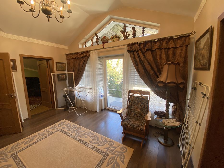 Продаж будинку в центрі міста