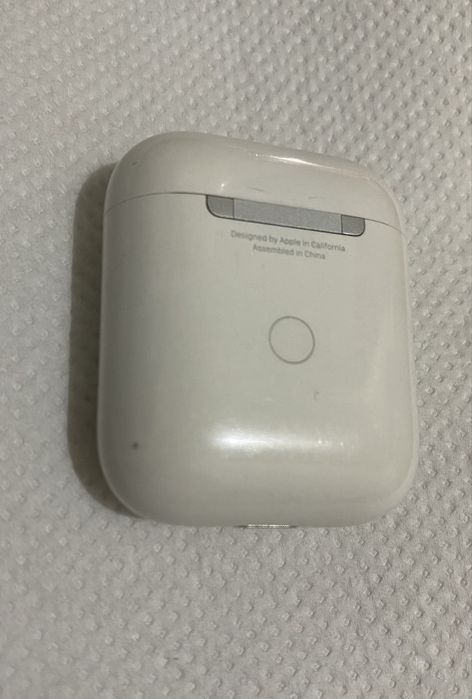 Продам б/у кейс Airpods 2