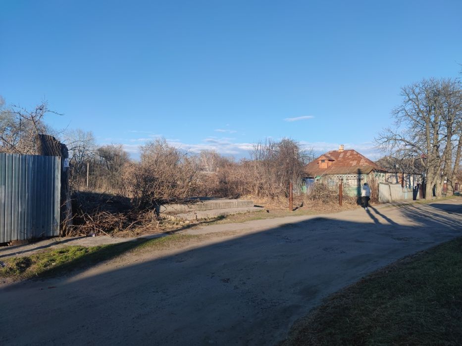 Земельный участок на Луке. Не агенство. На две улицы. Возле реки.