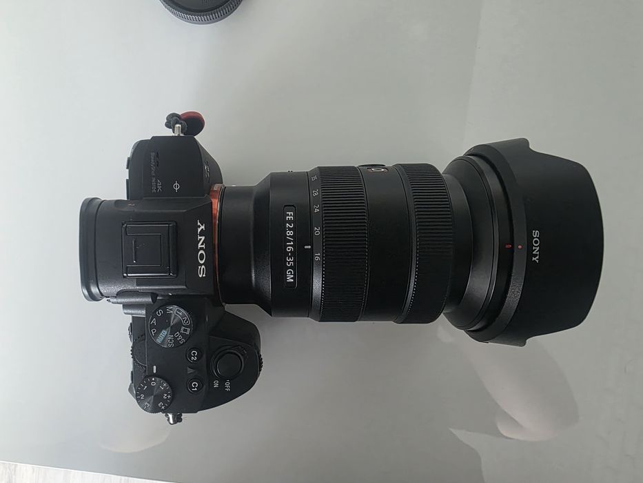 Sony a7 III ,Sony 16-35 f/2.8GM, Sony 50 f/1.8, Godox V100, Manfrotto