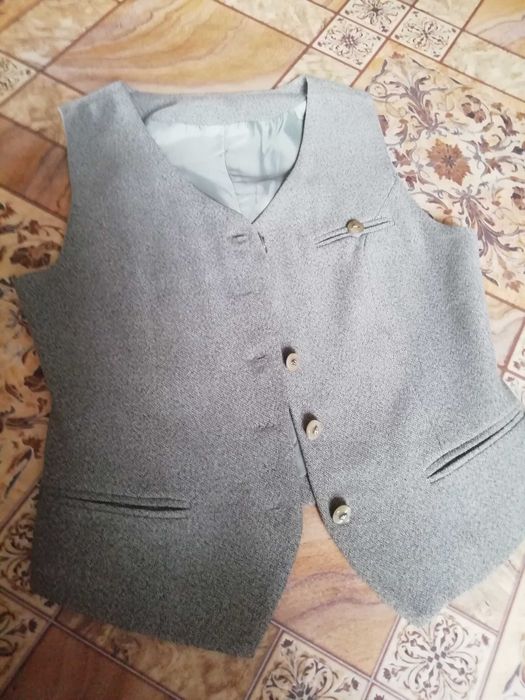 Гарний якісний жіночий костюм трійка р 38