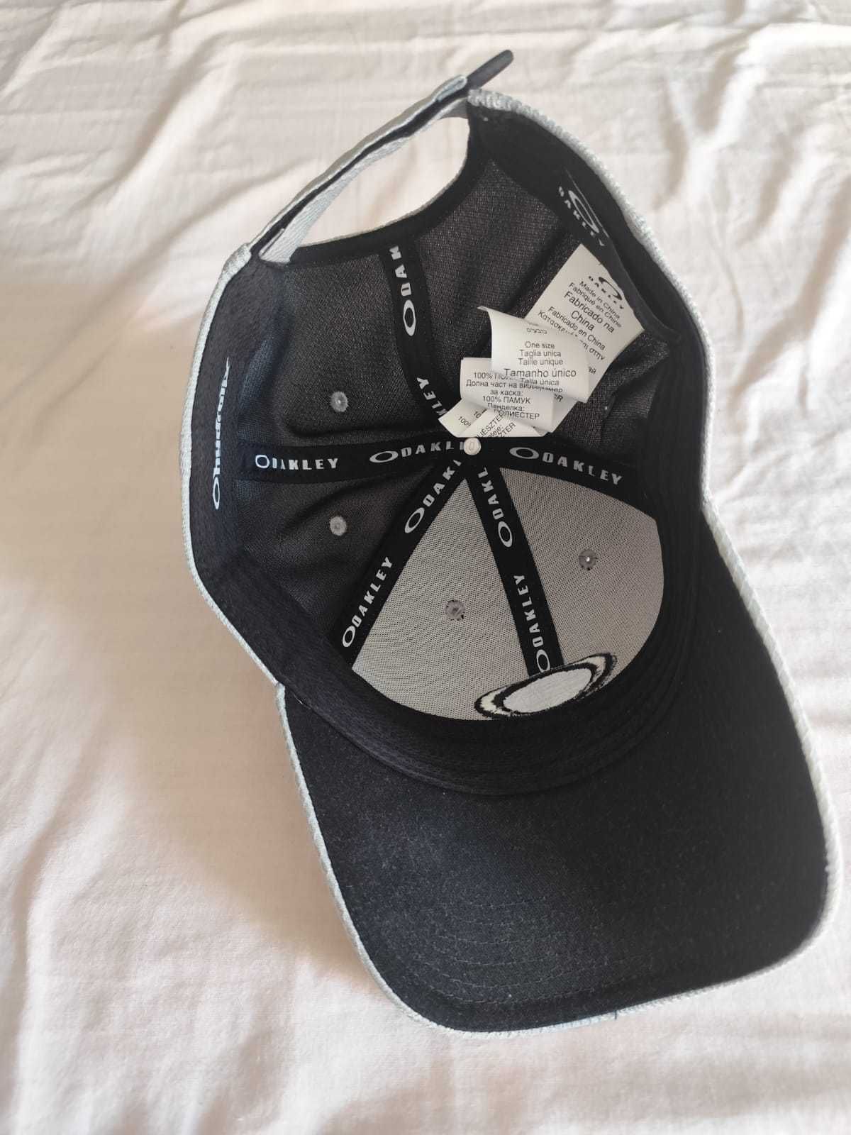 Boné Oakley Cinza – Como Novo