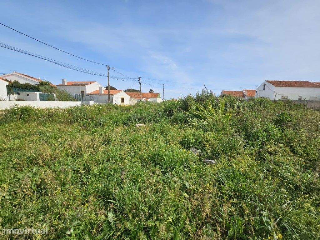 Terreno Misto com Ruína