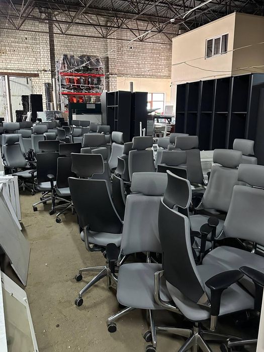 Крісла керівника в асортименті