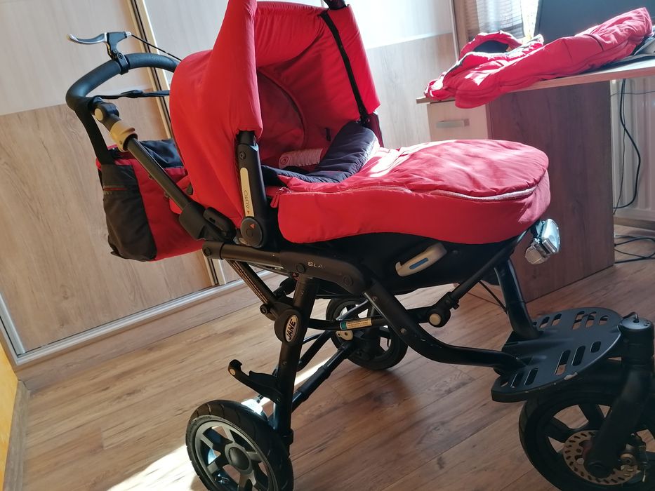 Wózek Jane trójkołowy posiada hamulec w zestawie torba, przewijak