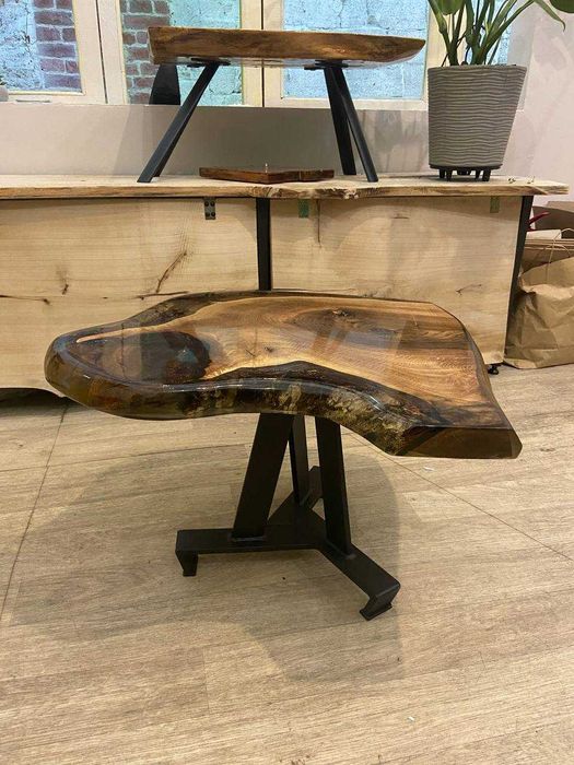 Кавовий стіл з горіху