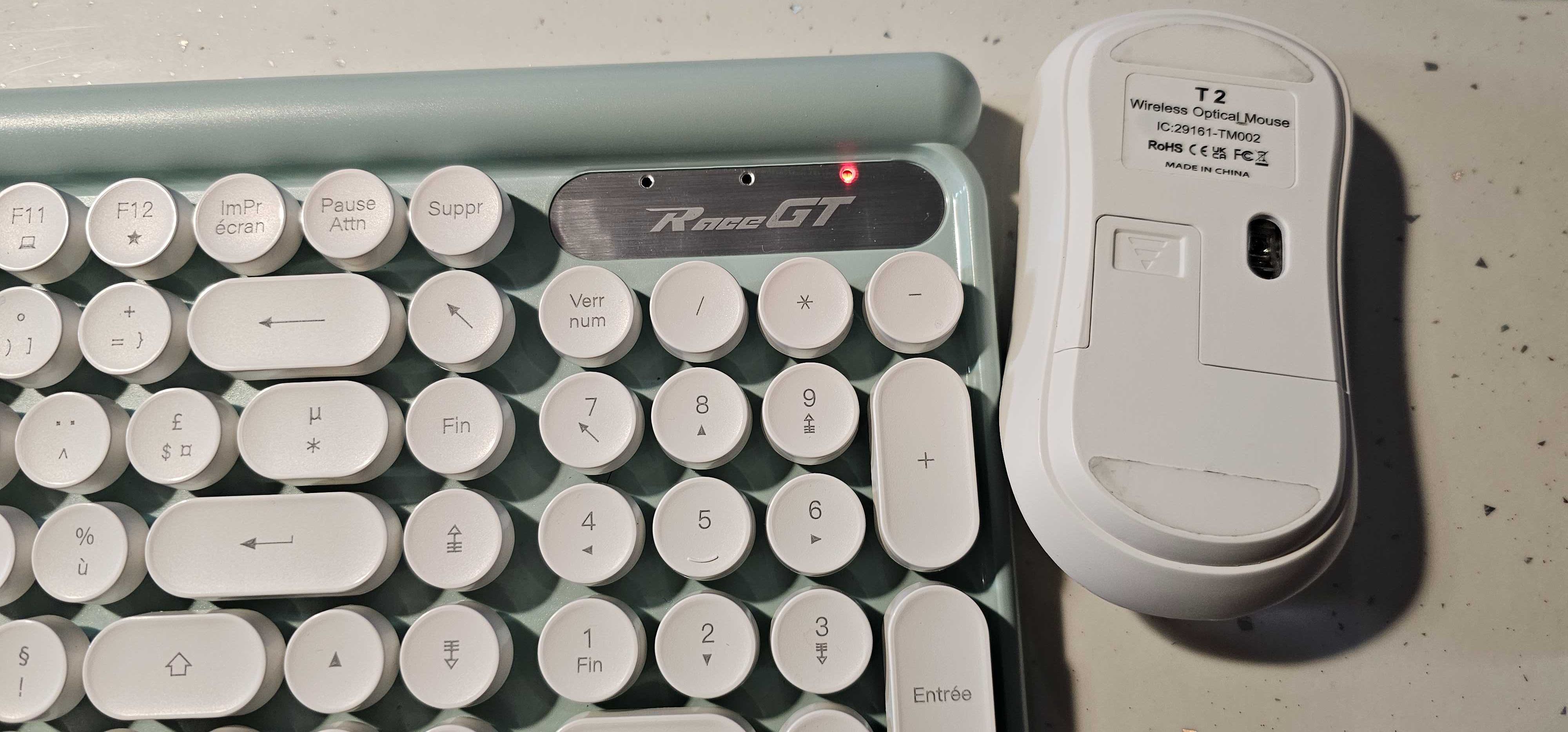 Bezprzewodowy zestaw klawiatura i mysz LT400